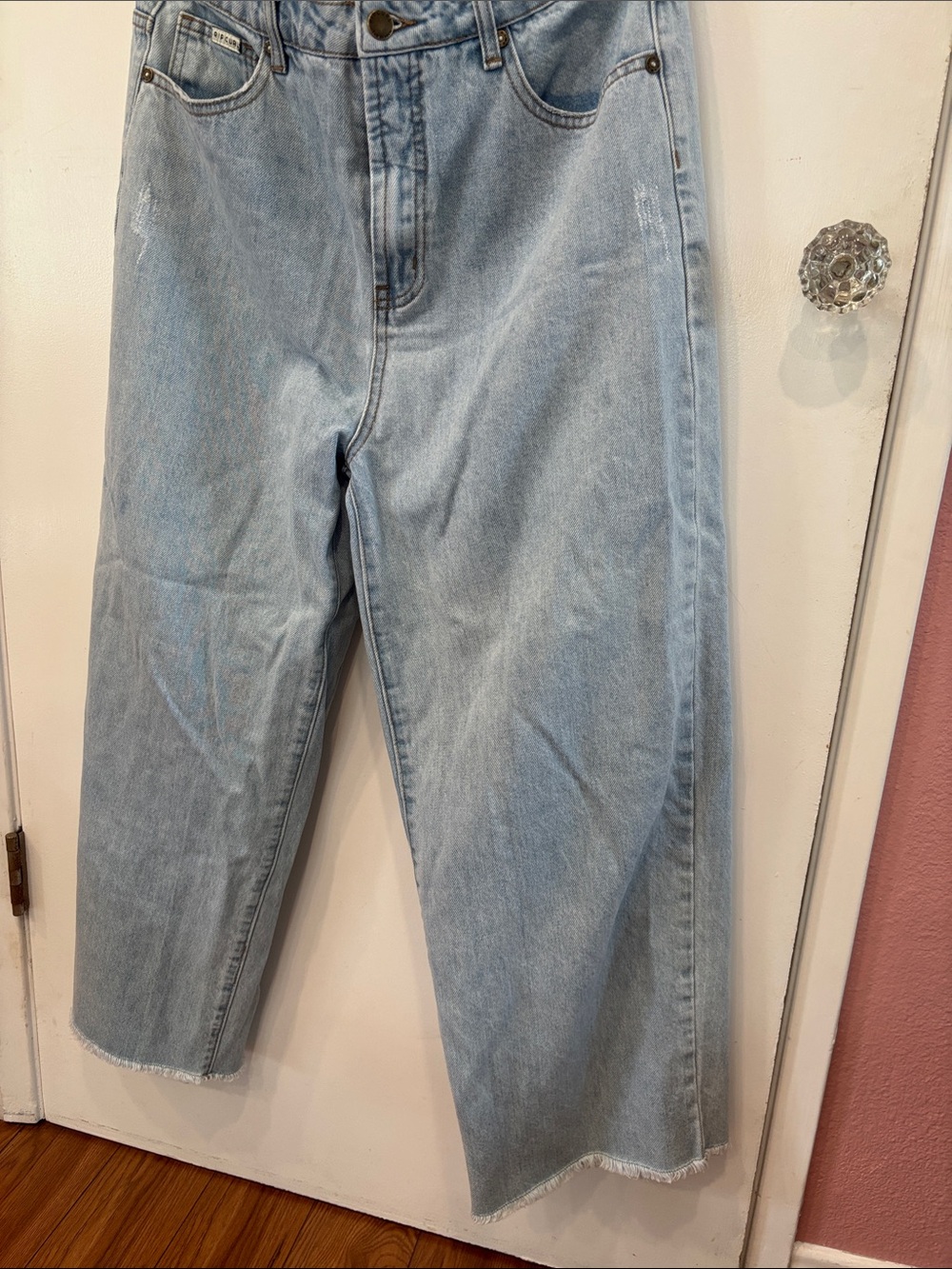 Light Wash High-Rise wide leg Jeans - Picture 3 of 4